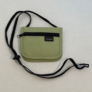 LL Bean green nylon card ID case on nylon chord excellent condition
